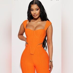 Bandage Pant Set
Cropped
Sleeveless
Cut Outs
Flare Leg Pants
High Waist
Stretch